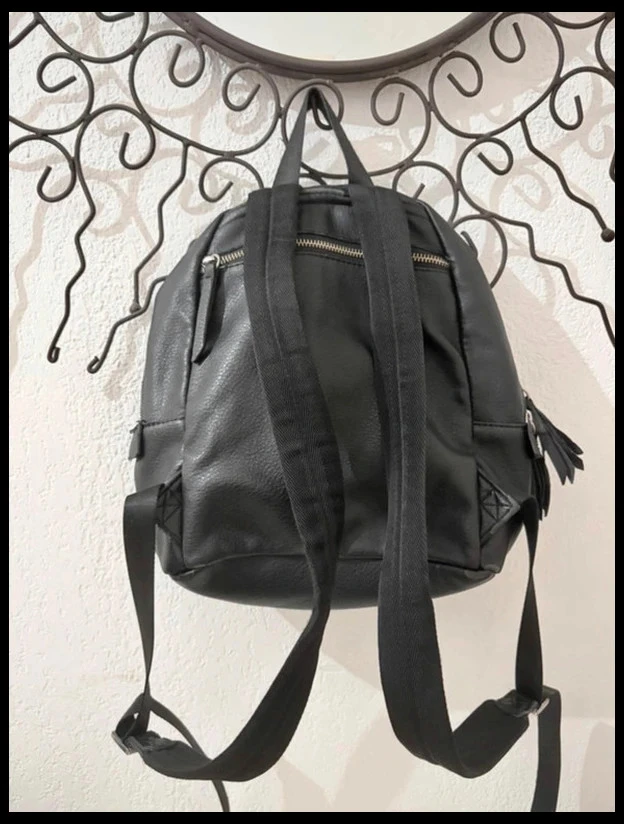 Desigual women's compact black leather effect backpack – photo 9